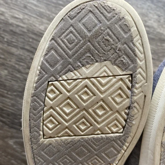 Gray and white flat sneakers shoes - Picture 14 of 17